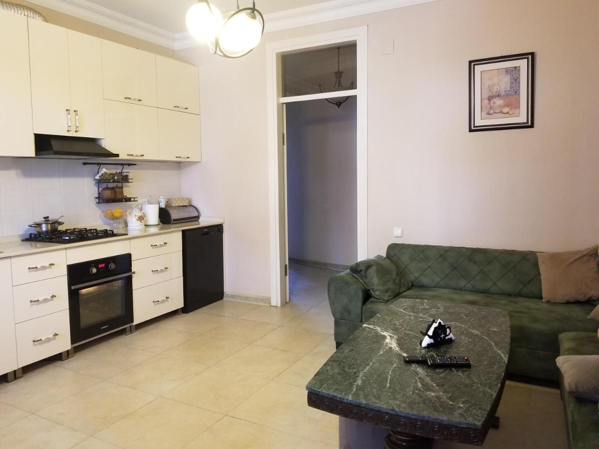 באטומי Apartment Chavchavadze 21 מראה חיצוני תמונה